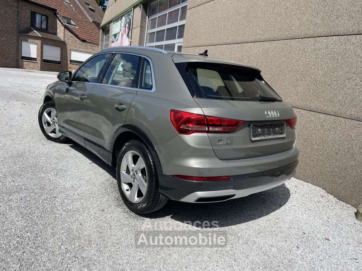 Audi Q3 20 TDi Design S tronic - 4