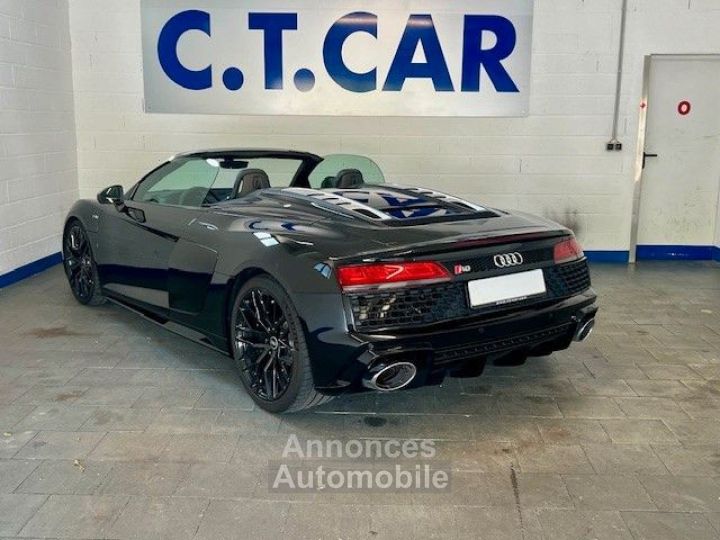 Audi R8 Spyder 52 FSI RWD - 3