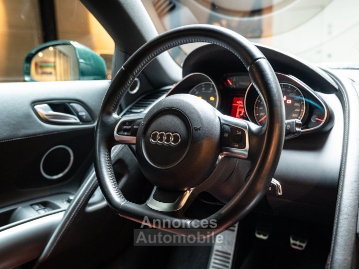 Audi R8 V8 42L Coupe Manuelle - 31