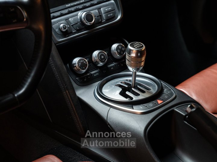 Audi R8 V8 42L Coupe Manuelle - 33