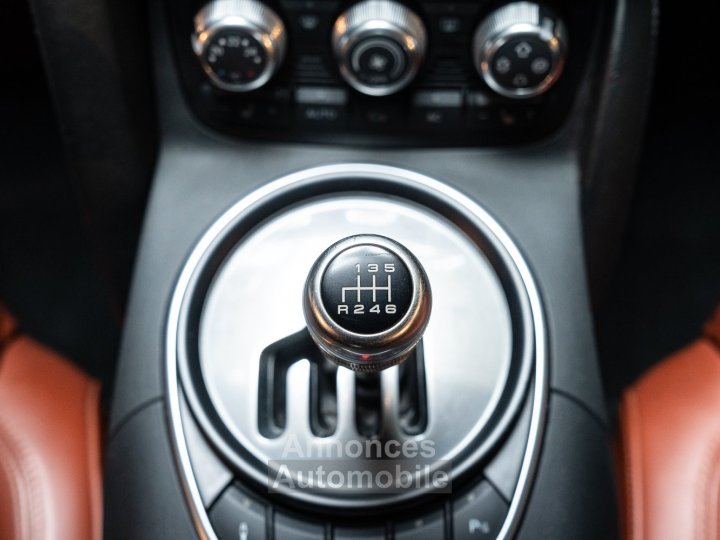 Audi R8 V8 42L Coupe Manuelle - 34