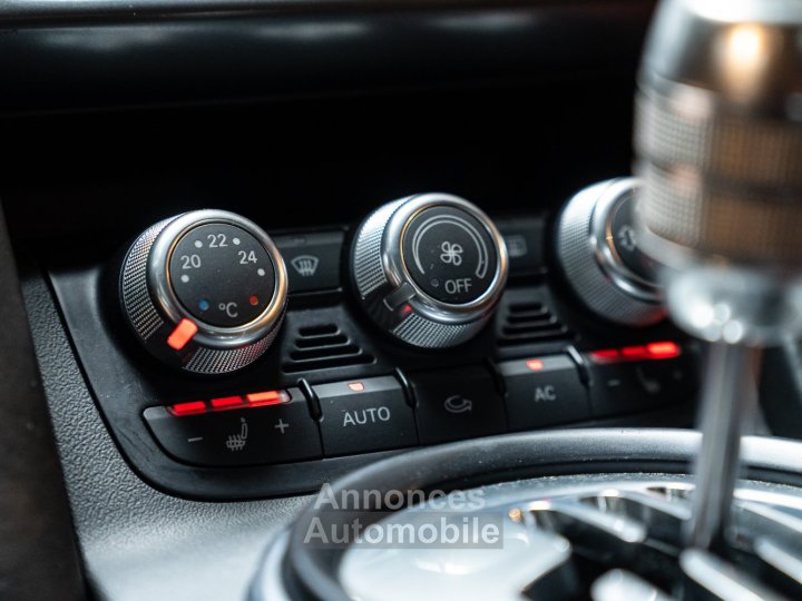 Audi R8 V8 42L Coupe Manuelle - 35
