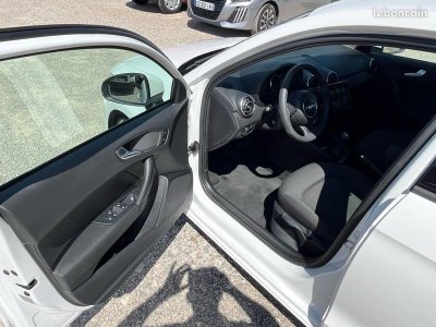Audi A1 10lTFSI 82cv 4PL CarPlay, Caméra, sièges chauffants   - 4