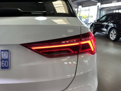 Audi Q3 45 TFSIe 245 ch S tronic 6 S line   - 12