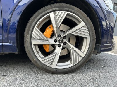 Audi e-tron SPORTBACK 55 408CH E-QUATTRO   - 8