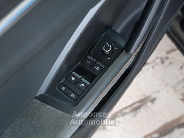Audi Q3 Quattro 20 40 TDI 200 S-tronic S Line - 39