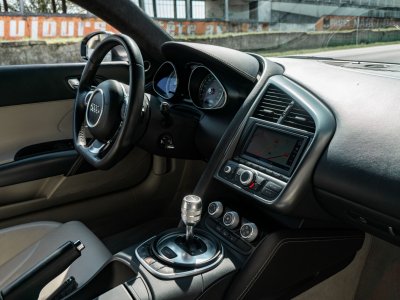 Audi R8 V8 42 420 ch   - 26