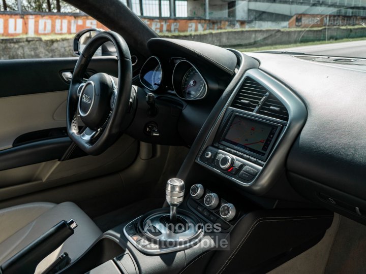 Audi R8 V8 42 420 ch - 26