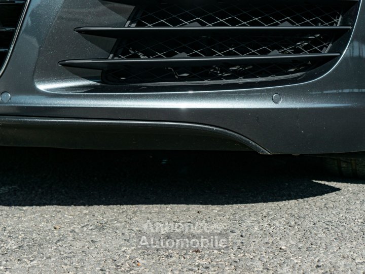 Audi R8 V8 42 420 ch - 32