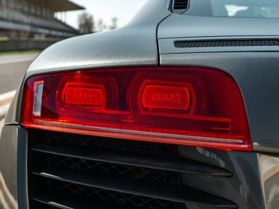 Audi R8 V8 42 420 ch   - 40