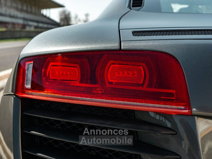 Audi R8 V8 42 420 ch - 40