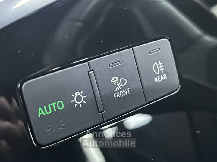Audi Q3 35 TFSI 150 ch S tronic 7 Design Luxe - 11