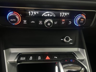 Audi Q3 35 TFSI 150 ch S tronic 7 Design Luxe   - 35