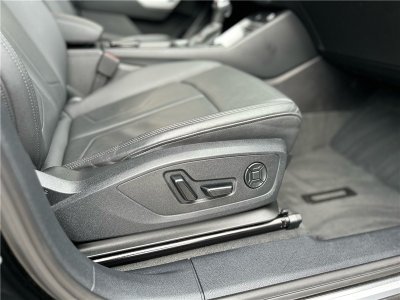Audi Q3 35 TFSI 150 ch S tronic 7 Design   - 13