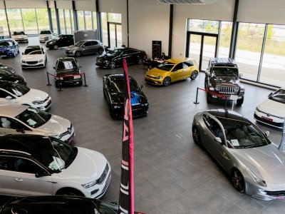 Audi Q2 14 TFSI COD 150 ch S tronic 7 Design Luxe GRIS NANO - TOIT OUVRANT - KEYLESS GO - PACK ASSIS ROUTE - AFFICHAGE TETE HAUTE   - 17