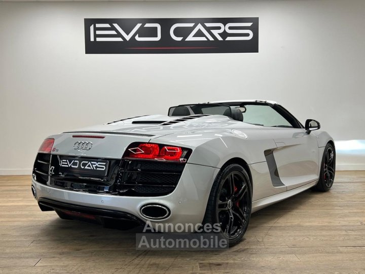 Audi R8 V10 Spyder 52 FSI 525 ch Quattro R-Tronic 6 / Capristo / Freins céramique / BO / Suivi - 2