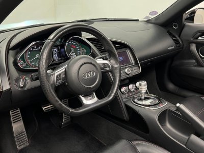 Audi R8 V10 Spyder 52 FSI 525 ch Quattro R-Tronic 6 / Capristo / Freins céramique / BO / Suivi   - 8