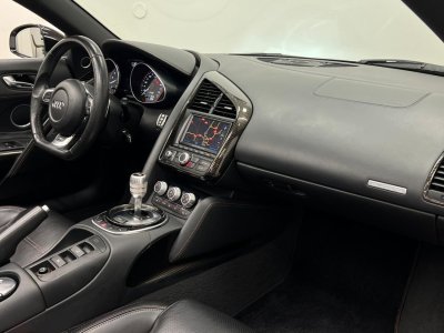 Audi R8 V10 Spyder 52 FSI 525 ch Quattro R-Tronic 6 / Capristo / Freins céramique / BO / Suivi   - 9