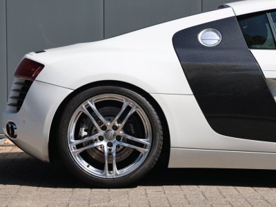 Audi R8 manual 42 liter V8 naturally aspirated 420 HP   - 4