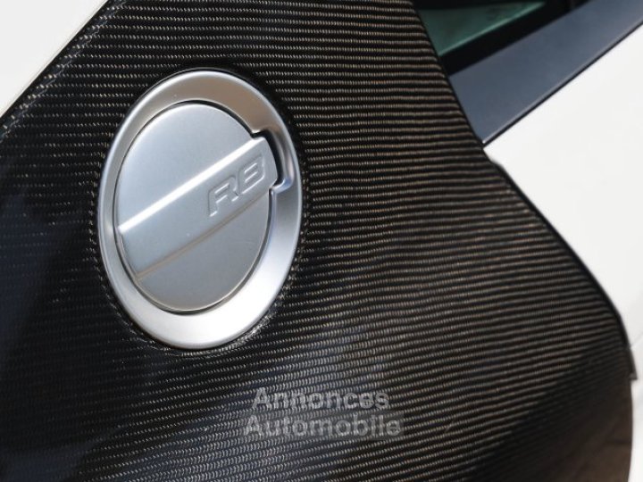 Audi R8 manual 42 liter V8 naturally aspirated 420 HP - 7