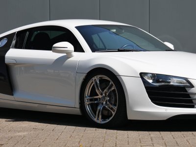 Audi R8 manual 42 liter V8 naturally aspirated 420 HP   - 8