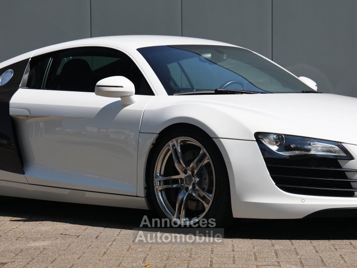 Audi R8 manual 42 liter V8 naturally aspirated 420 HP - 8