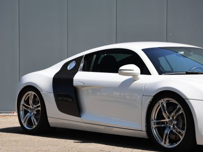 Audi R8 manual 42 liter V8 naturally aspirated 420 HP   - 9