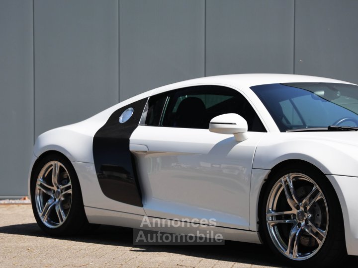 Audi R8 manual 42 liter V8 naturally aspirated 420 HP - 9