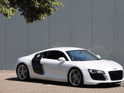 Audi R8 manual 42 liter V8 naturally aspirated 420 HP   - 10