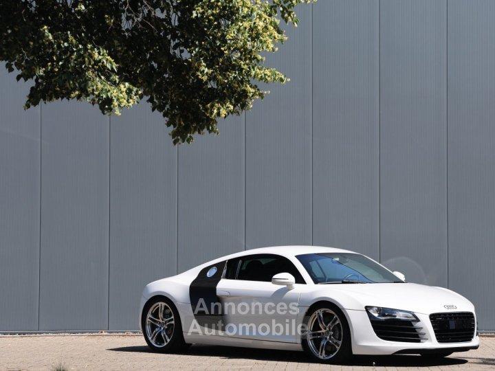 Audi R8 manual 42 liter V8 naturally aspirated 420 HP - 11