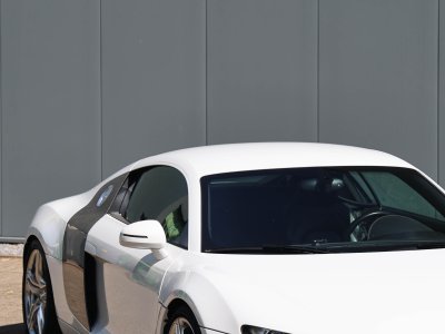 Audi R8 manual 42 liter V8 naturally aspirated 420 HP   - 13