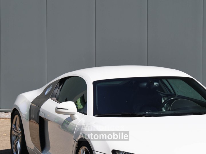 Audi R8 manual 42 liter V8 naturally aspirated 420 HP - 13