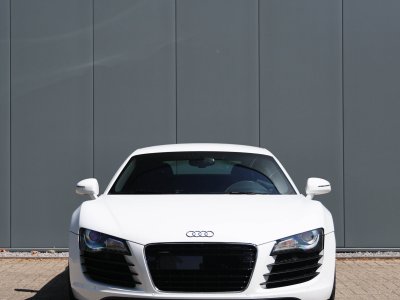 Audi R8 manual 42 liter V8 naturally aspirated 420 HP   - 14