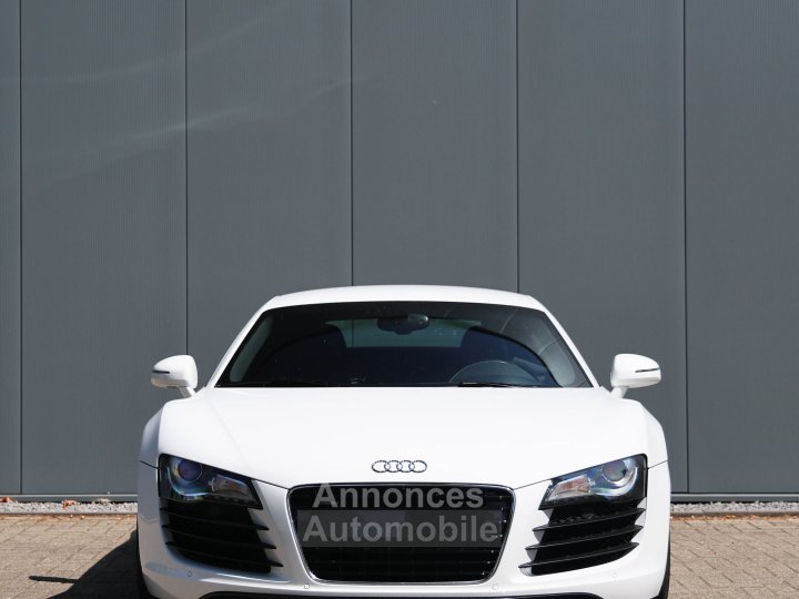 Audi R8 manual 42 liter V8 naturally aspirated 420 HP - 14
