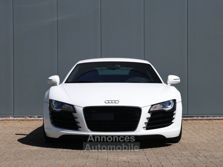 Audi R8 manual 42 liter V8 naturally aspirated 420 HP - 15