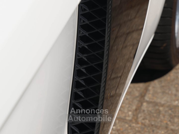 Audi R8 manual 42 liter V8 naturally aspirated 420 HP - 20