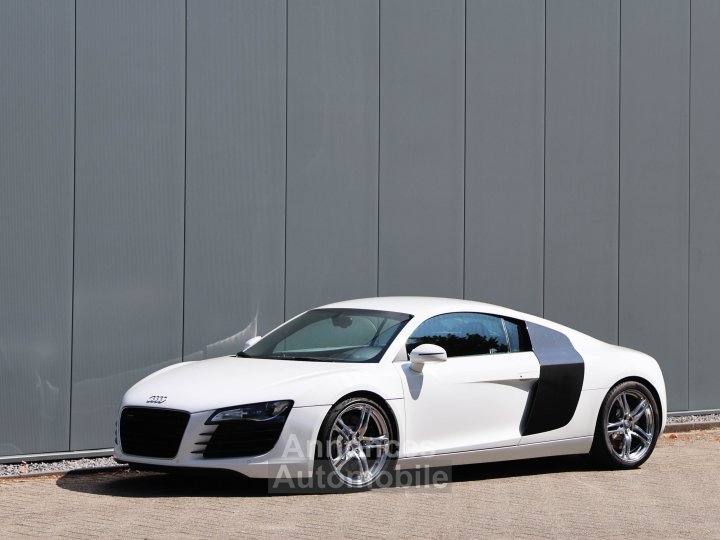 Audi R8 manual 42 liter V8 naturally aspirated 420 HP - 22