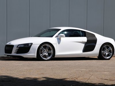 Audi R8 manual 42 liter V8 naturally aspirated 420 HP   - 23