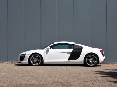 Audi R8 manual 42 liter V8 naturally aspirated 420 HP   - 24