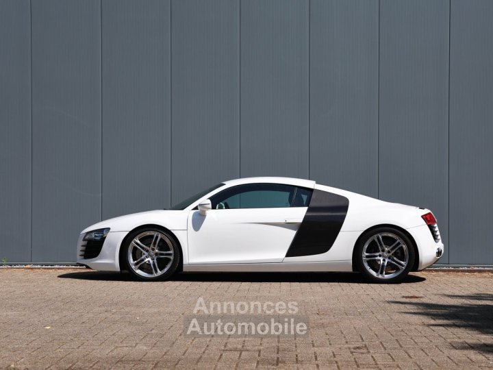 Audi R8 manual 42 liter V8 naturally aspirated 420 HP - 24