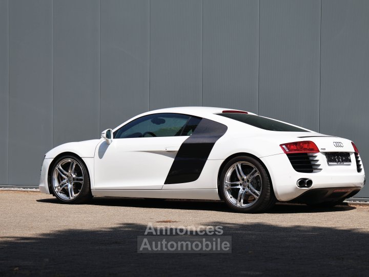 Audi R8 manual 42 liter V8 naturally aspirated 420 HP - 25