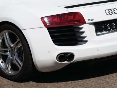 Audi R8 manual 42 liter V8 naturally aspirated 420 HP   - 26