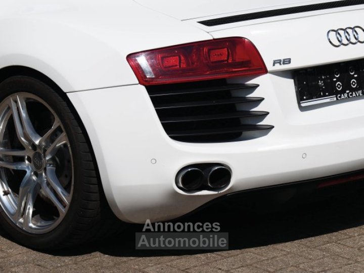 Audi R8 manual 42 liter V8 naturally aspirated 420 HP - 26