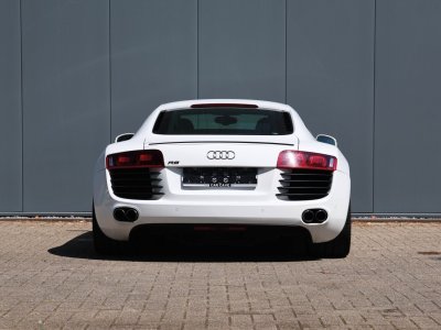 Audi R8 manual 42 liter V8 naturally aspirated 420 HP   - 27