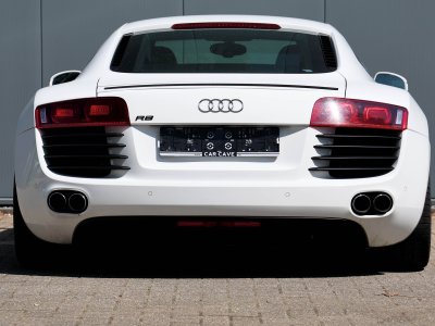 Audi R8 manual 42 liter V8 naturally aspirated 420 HP   - 28