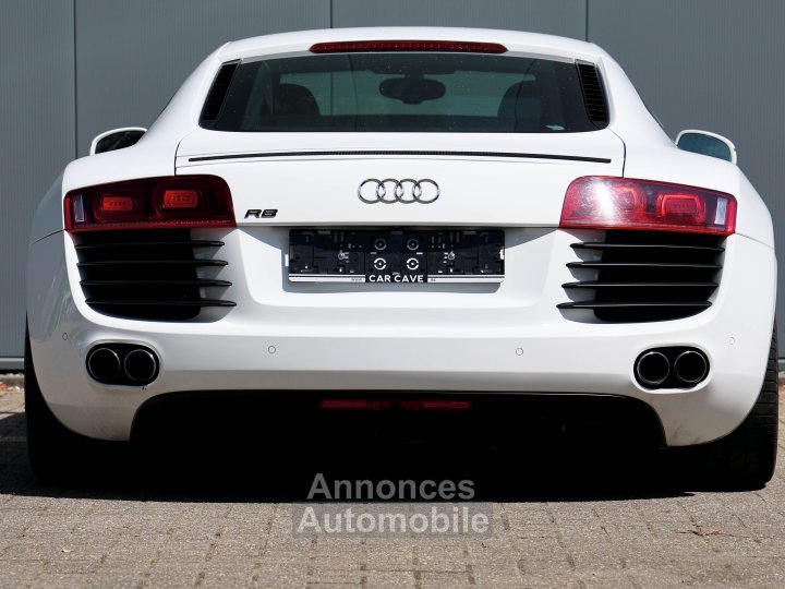 Audi R8 manual 42 liter V8 naturally aspirated 420 HP - 28