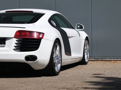 Audi R8 manual 42 liter V8 naturally aspirated 420 HP   - 30