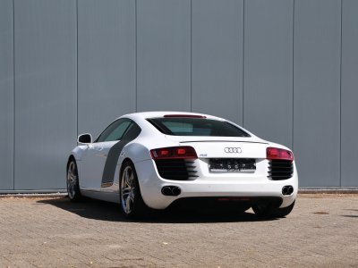 Audi R8 manual 42 liter V8 naturally aspirated 420 HP   - 31