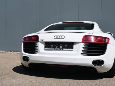 Audi R8 manual 42 liter V8 naturally aspirated 420 HP   - 33