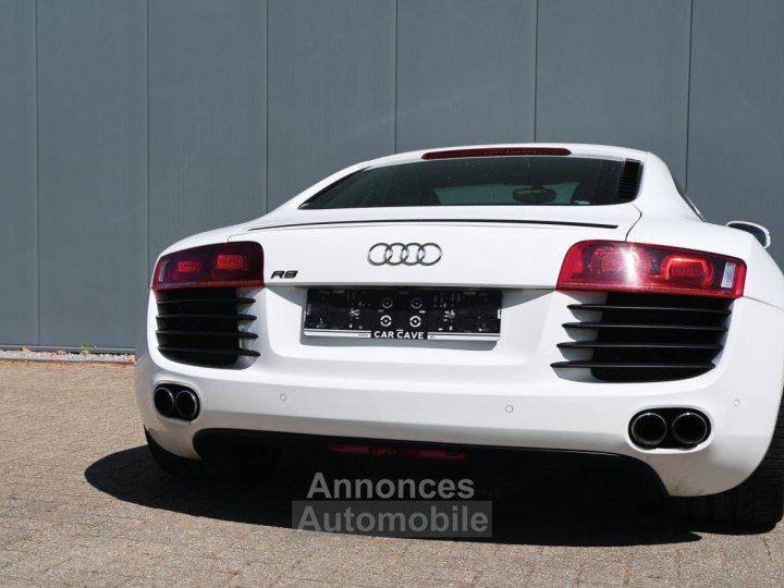 Audi R8 manual 42 liter V8 naturally aspirated 420 HP - 33